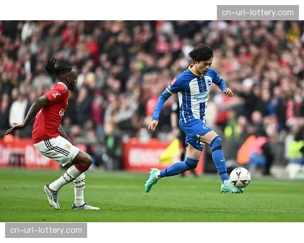 布莱顿战术复盘：三笘薰缺阵下，球队如何通过边后卫套上维持宽度