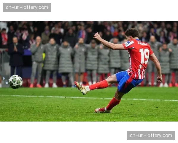 观点：VAR在欧冠关键判罚中的应用再引争议，裁判尺度是否需要统一？