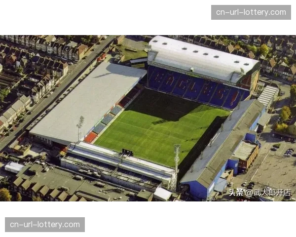 利兹联2-2战平伯恩茅斯，积分达40分接近安全区