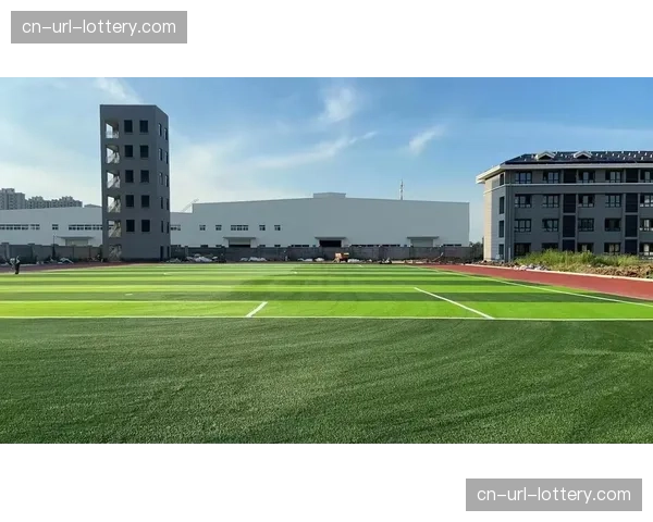 为迎合快节奏攻防观赏性，五月起多座中超球场完成更高规格草皮翻新工程